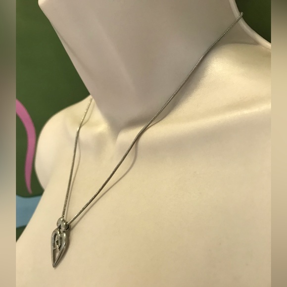 Entwined - Picture 3 of 9